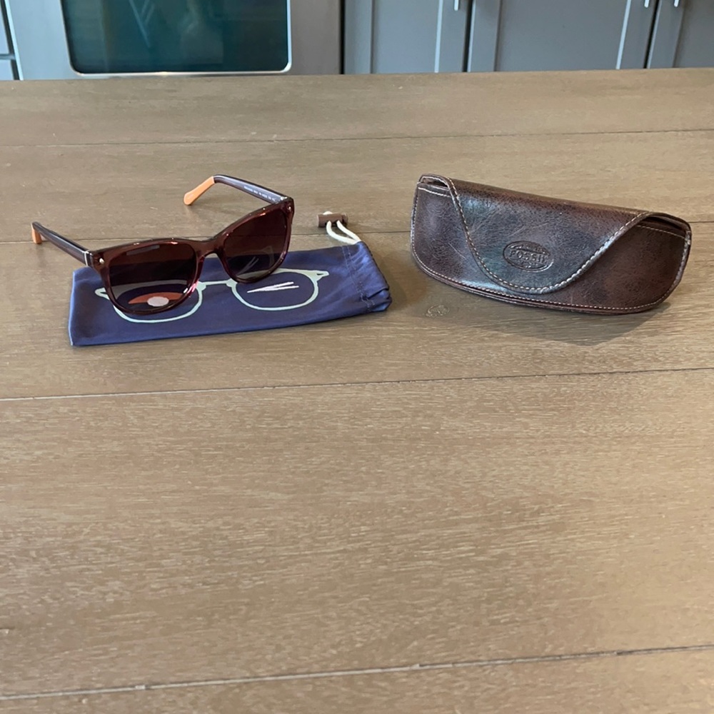 Women’s Fossil Sunglasses and Leather Case